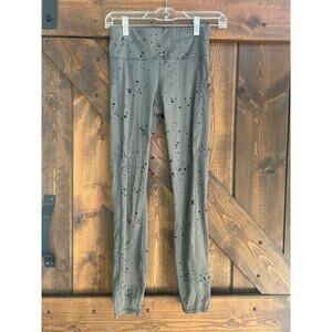 Vuori women’s XS stride legging in oregano splatter